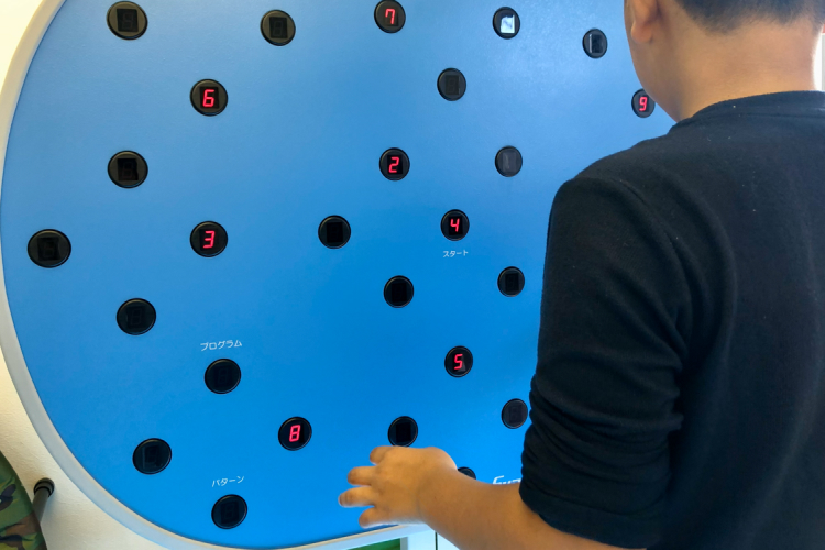 目と手・からだの協調性